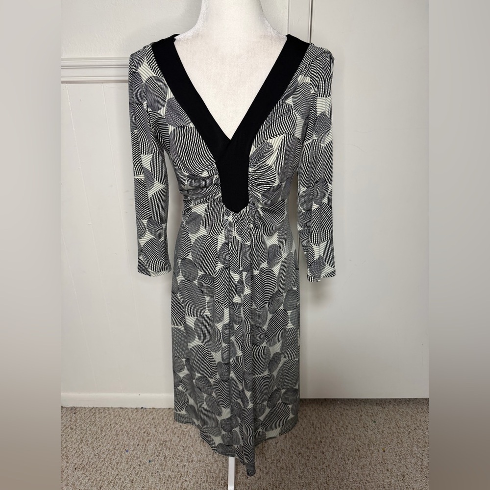 Maggy London Monochrome V-Neck Dress size 10